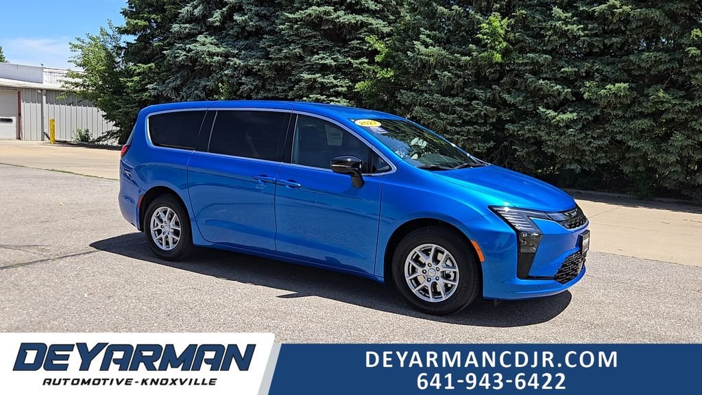 2027 Chrysler Pacifica Select's photo