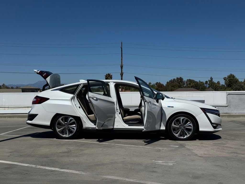 Used 2018 Platinum White Pearl Honda Touring image 28