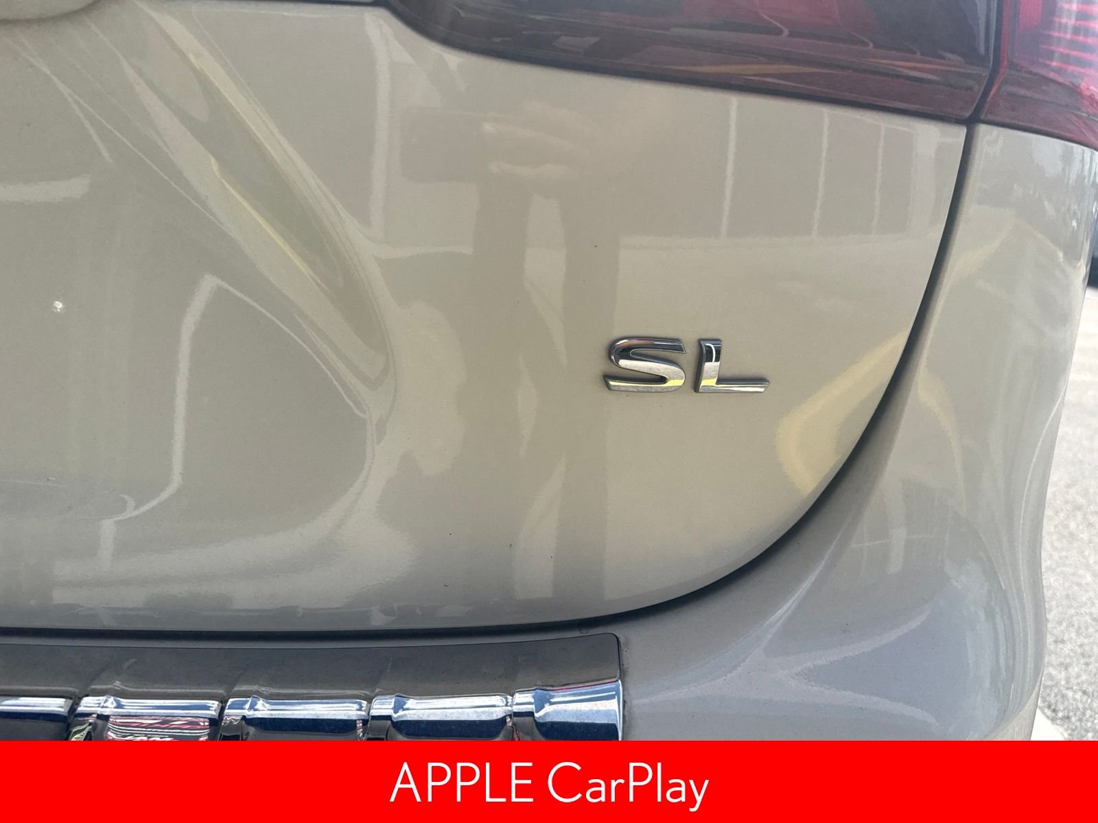 Used 2019 White Nissan SL image 7