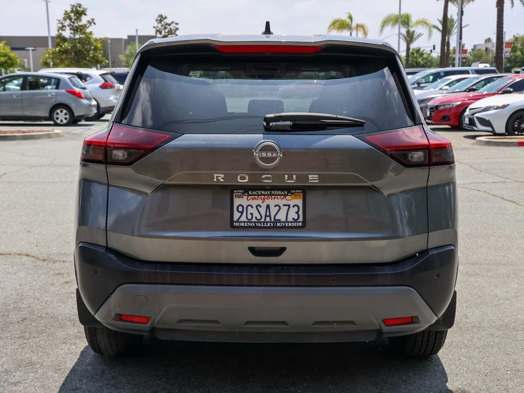 Used 2023 Gray Nissan S image 4