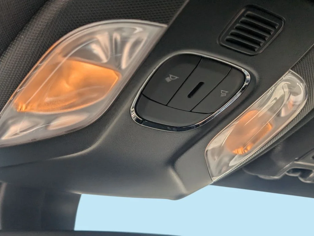 Used 2025 White Jeep Latitude image 28