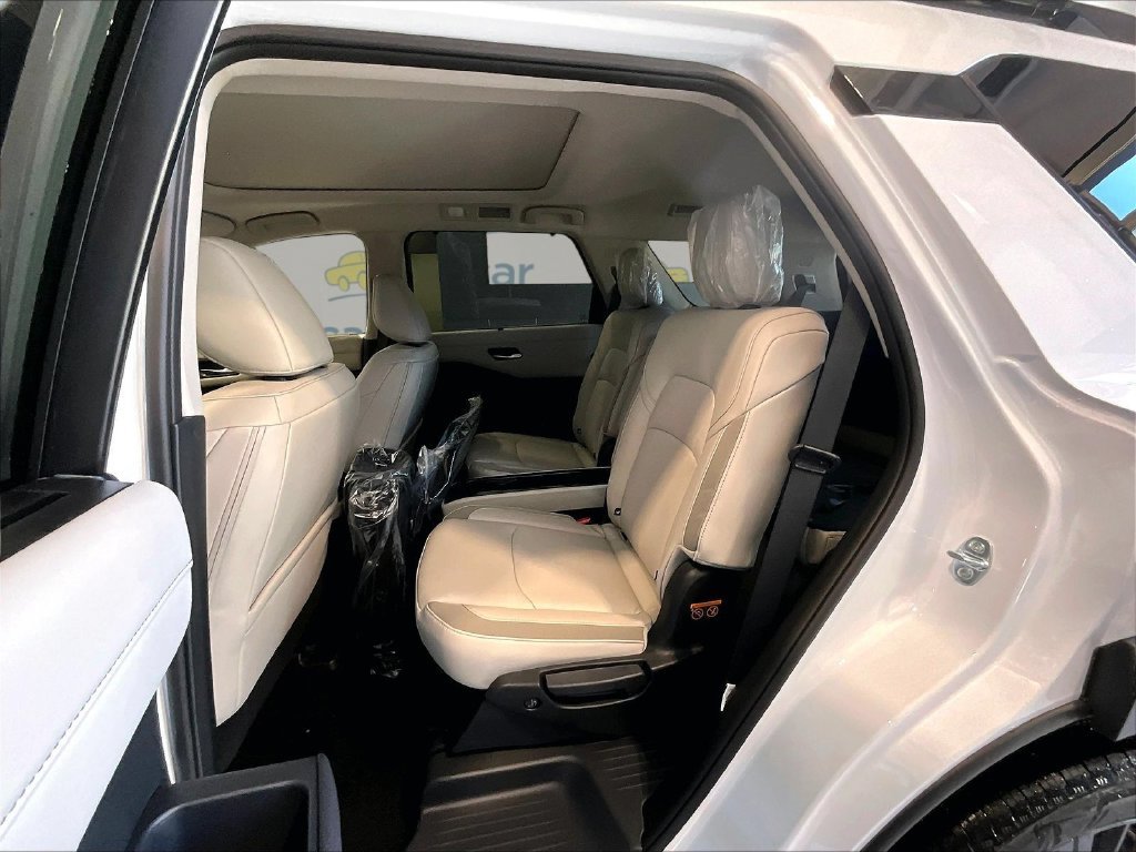 New 2026 White Nissan SL image 10