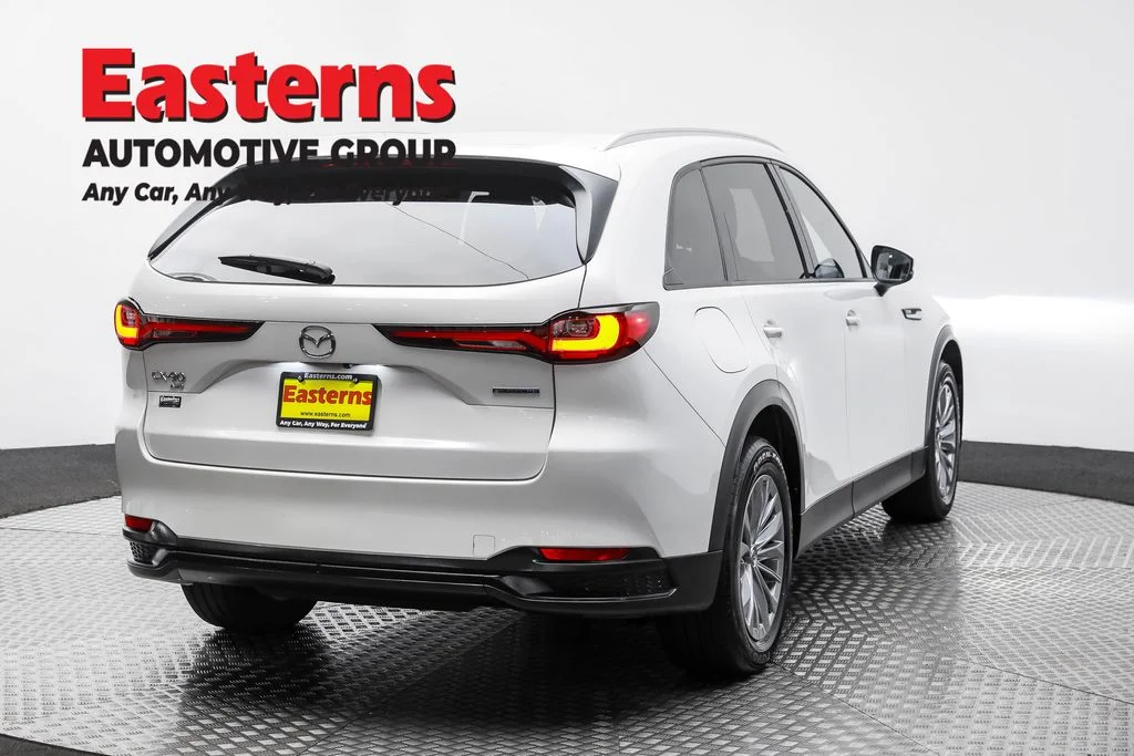 Used 2024 White Mazda Preferred image 5