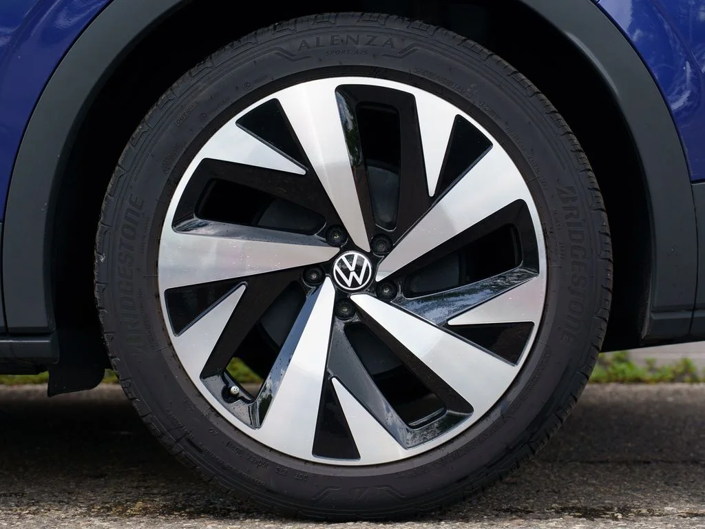 Used 2021 Blue Volkswagen Pro S image 12