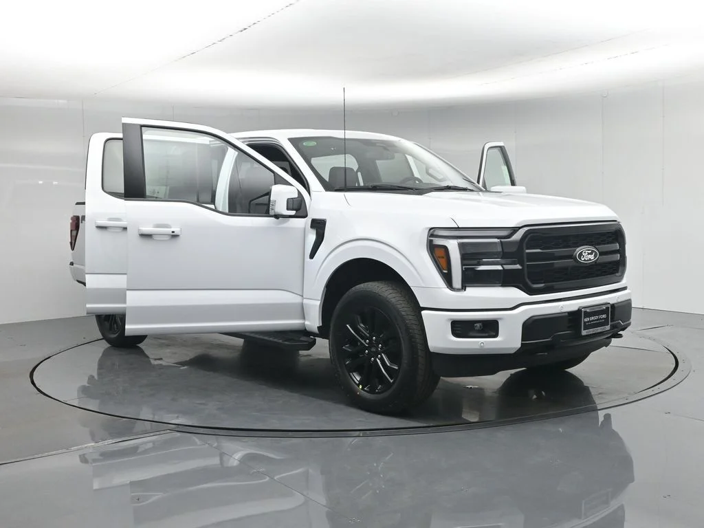New 2026 Oxford White Ford Lariat image 34
