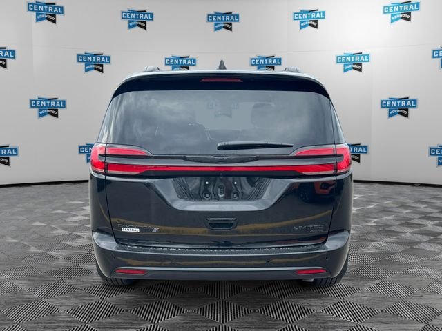 New 2026 Diamond Black Crystal Pearl-Coat Exterior Paint Chrysler Limited image 4