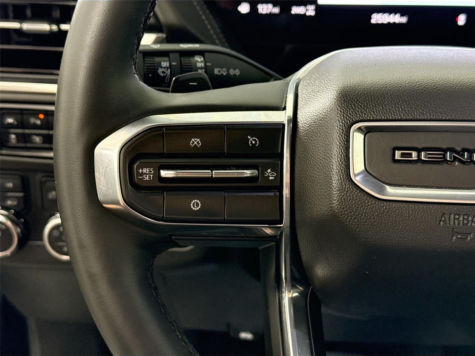 Used 2025 Onyx Black GMC Denali image 18