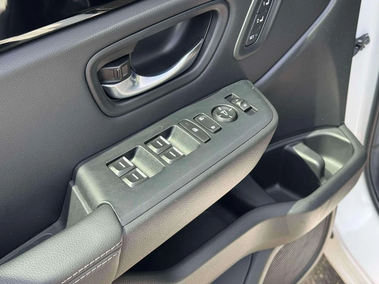 Used 2025 Platinum White Pearl Honda Touring image 19