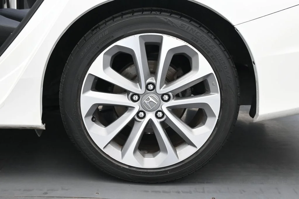 Used 2013  Honda Sport image 18