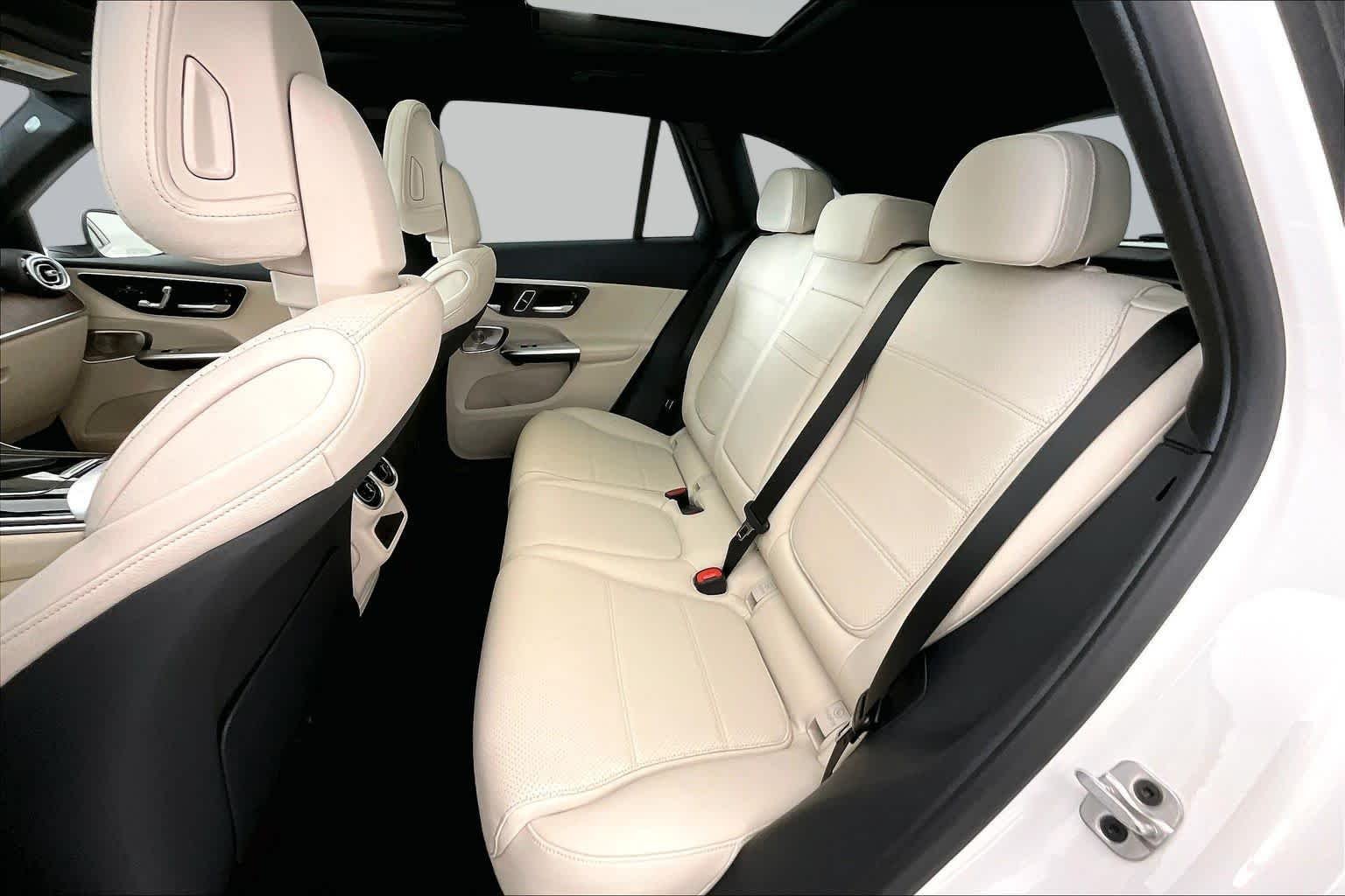 New 2026 Polar White Mercedes-Benz GLC 300 image 13