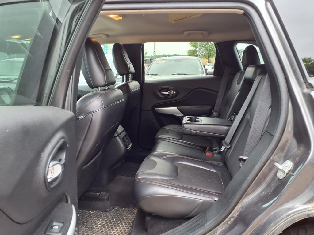 Used 2018 Gray Jeep Trailhawk image 10