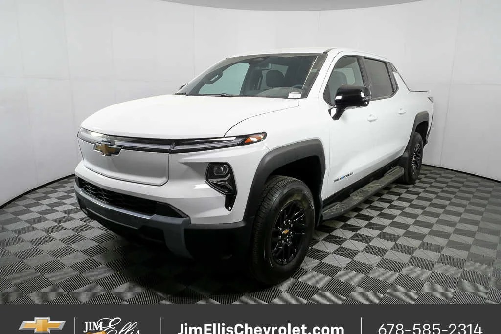2025 Chevrolet Silverado EV LT - Photo 25