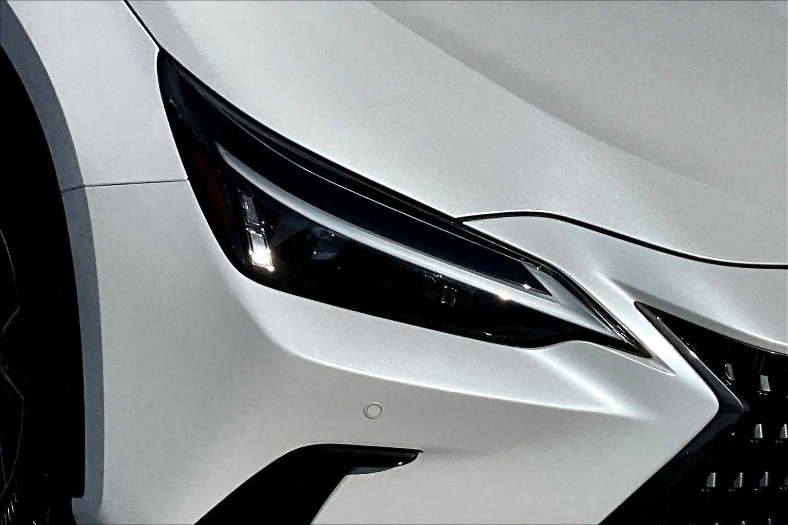 Used 2024 Eminent White Pearl Lexus Premium image 26
