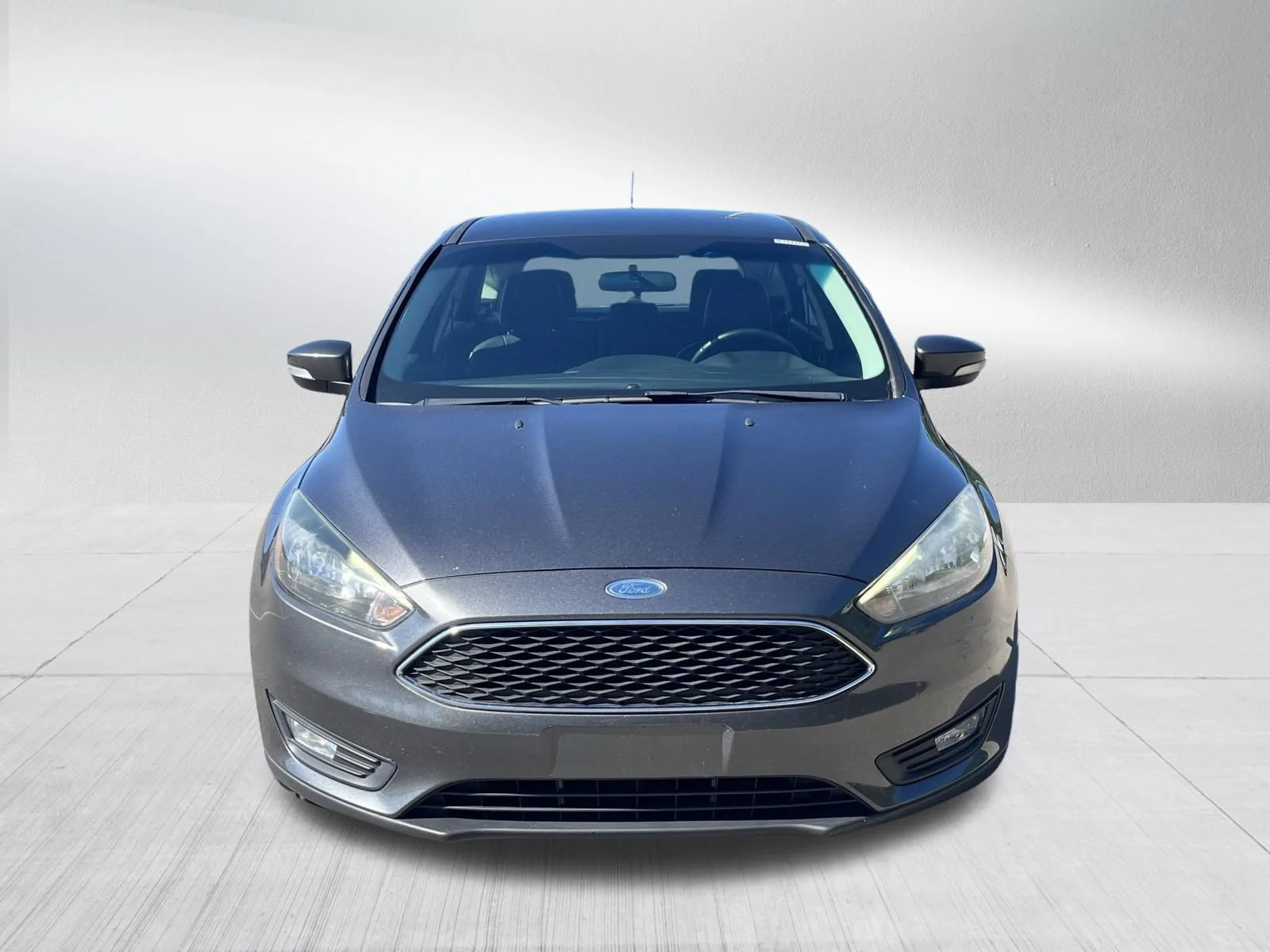 Used 2015 Magnetic Ford SE image 2