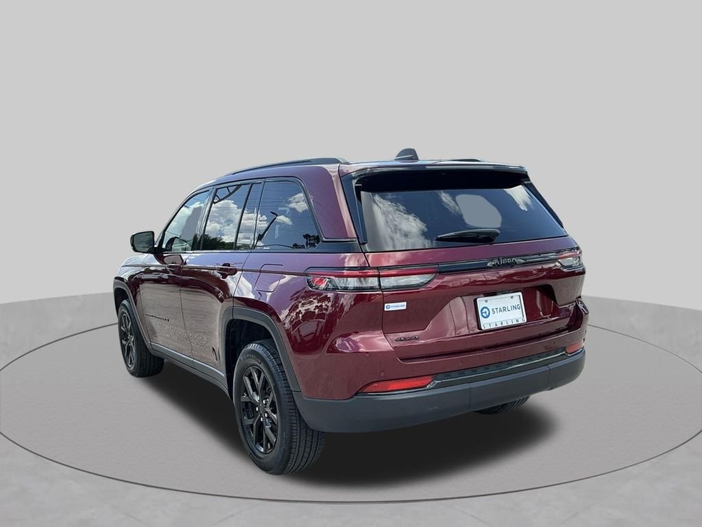Used 2024 Red Jeep Altitude image 5