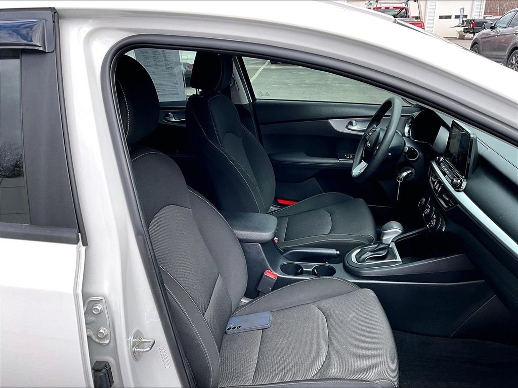 Used 2024 Snow White Pearl Kia LXS image 11