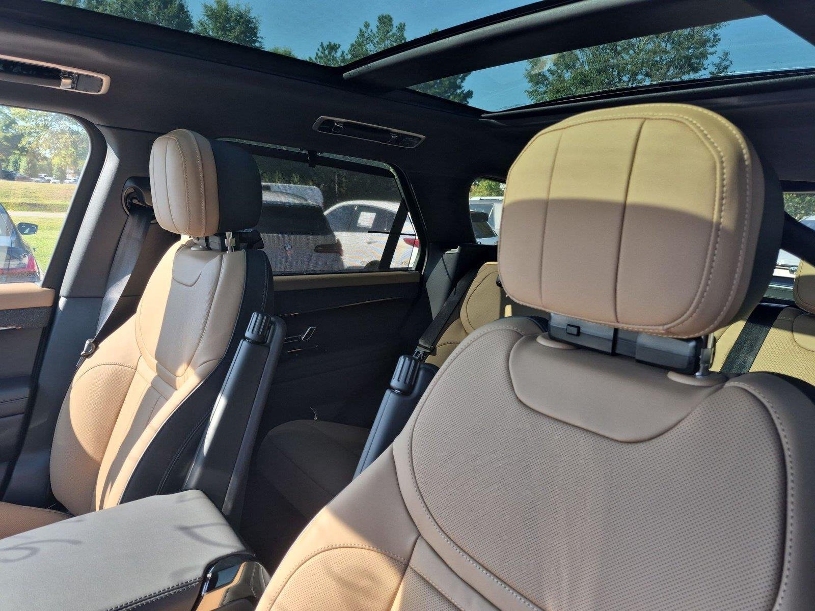 New 2027 Charente Grey Land Rover Dynamic SE image 16