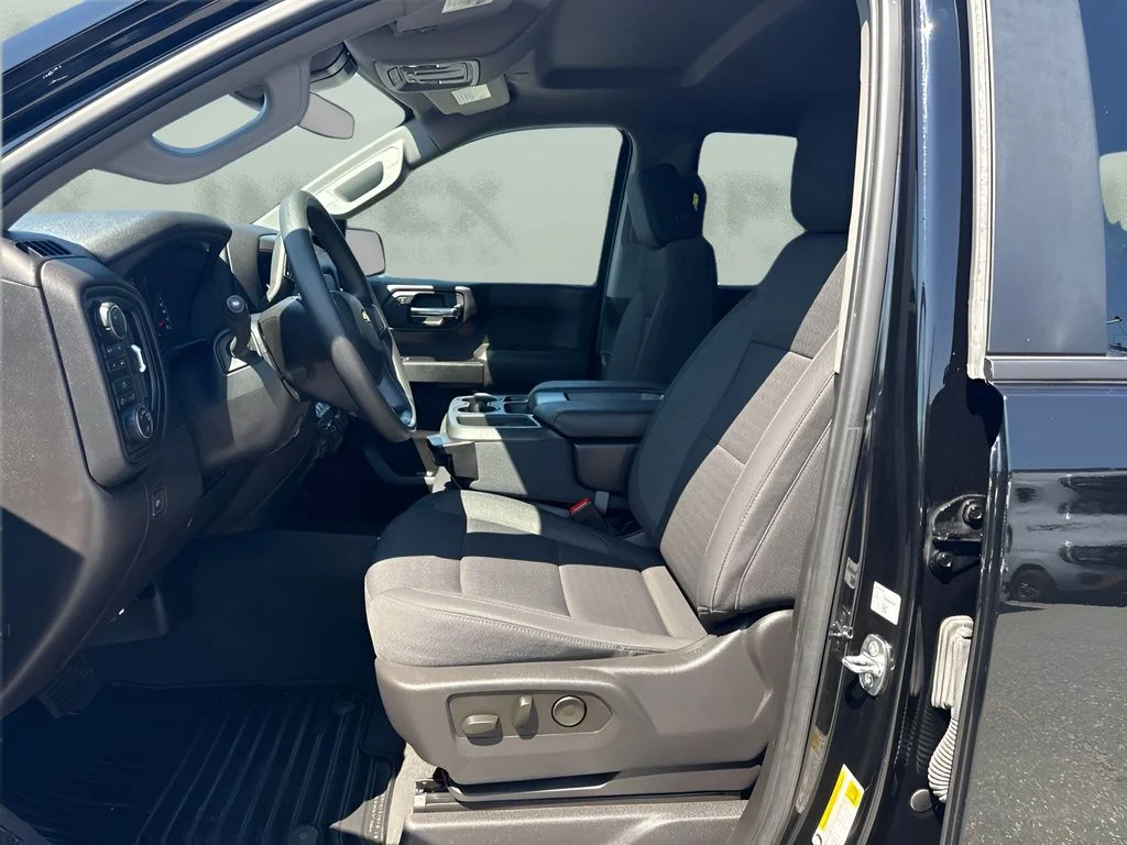 Used 2024 Black Chevrolet Custom image 5