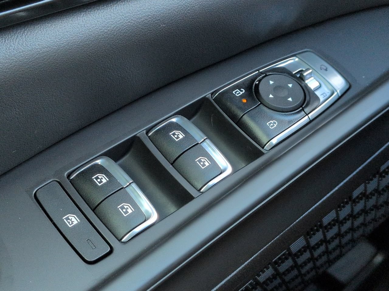 New 2027 Snow White Pearl Kia SX Prestige image 30