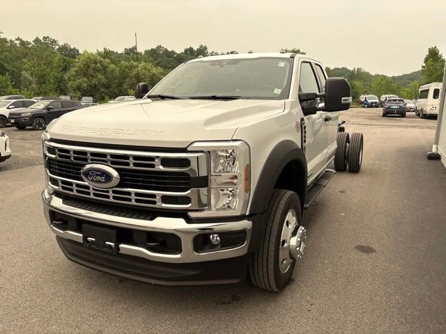 New 2026 Oxford White Ford F-450® XLT image 13