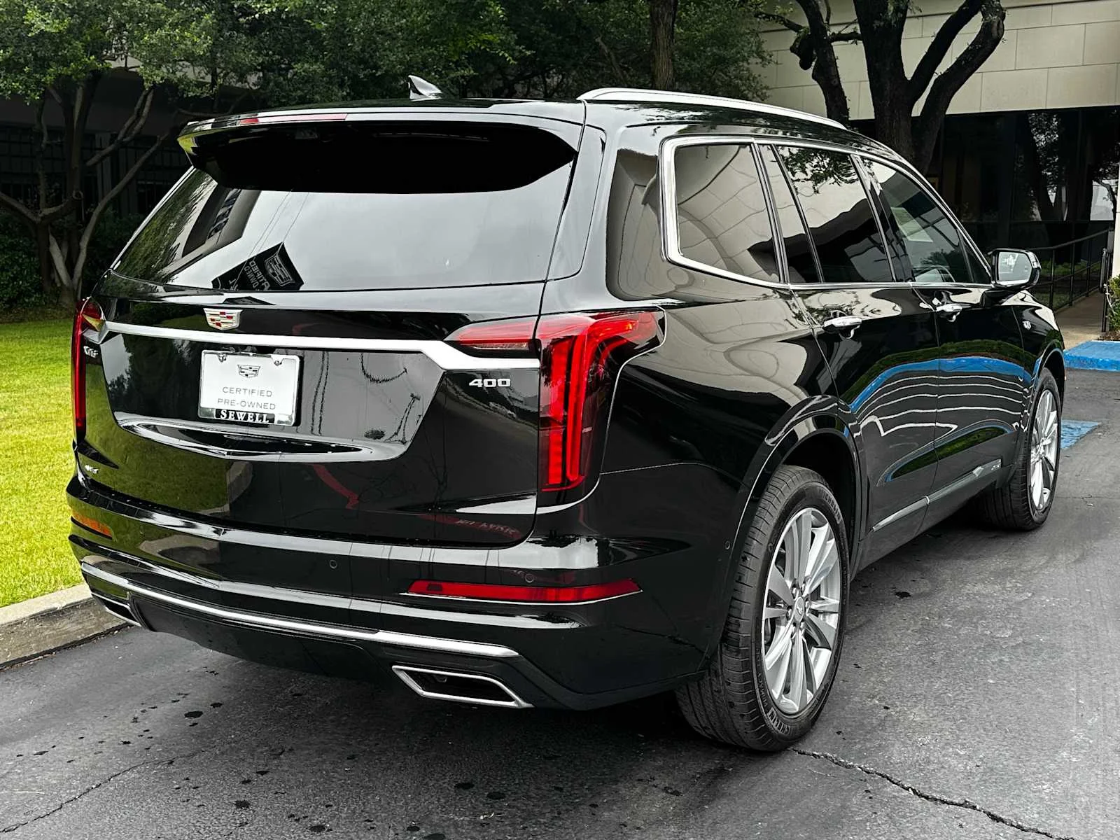 Certified Used 2025 Stellar Black Metallic Cadillac Premium Luxury image 4