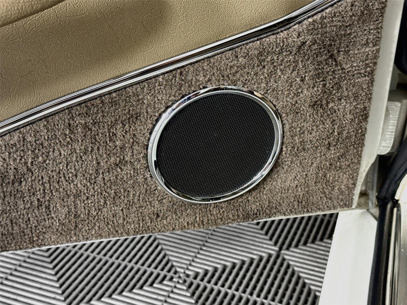 Used 1991 White Jaguar V12 image 18