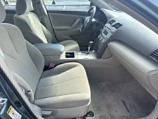 Used 2009 Green Toyota LE image 24