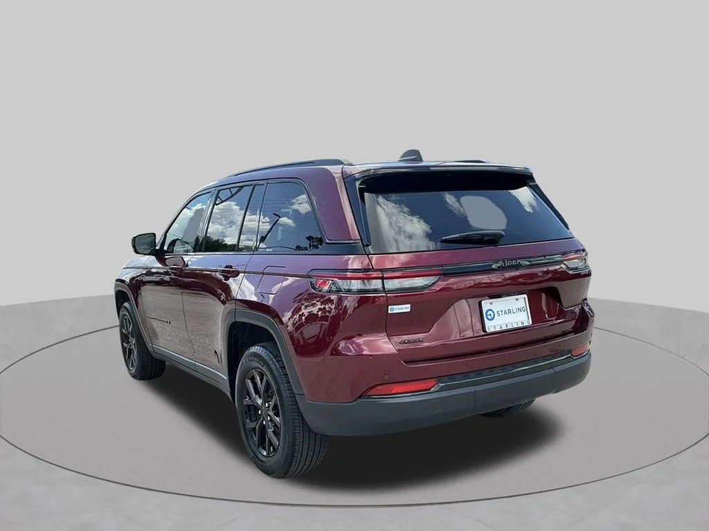 Used 2024 Red Jeep Altitude image 5