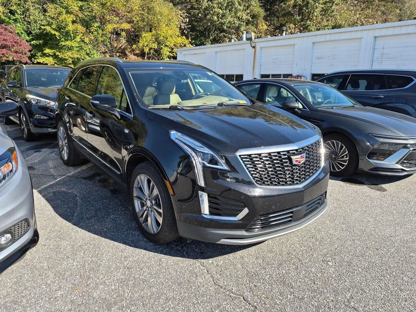 Used 2023  CADILLAC PLATPREMLU image 3