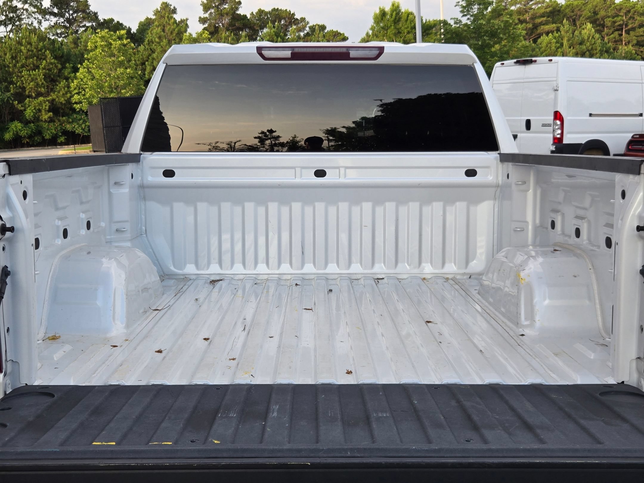 Used 2022 Iridescent Pearl Tricoat Chevrolet RST image 18