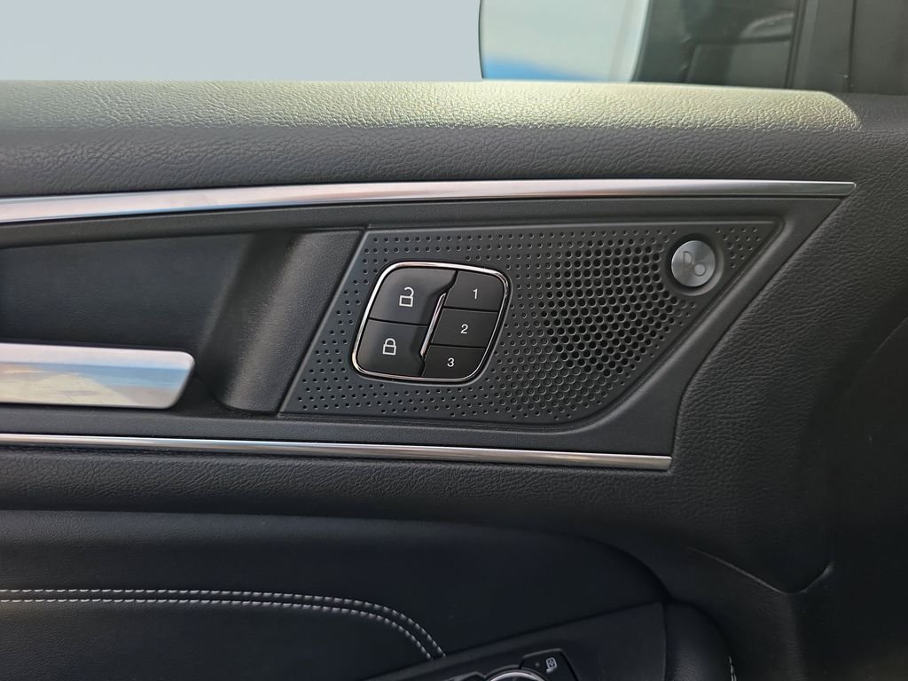 2021 Ford Edge Titanium - Photo 17