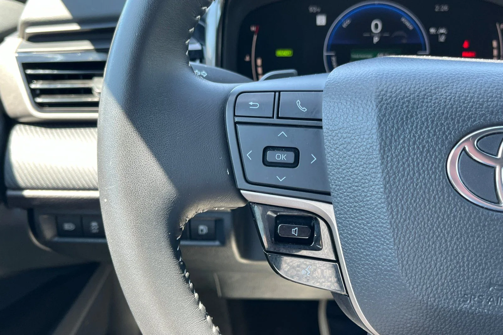2025 Toyota Camry LE - Photo 33