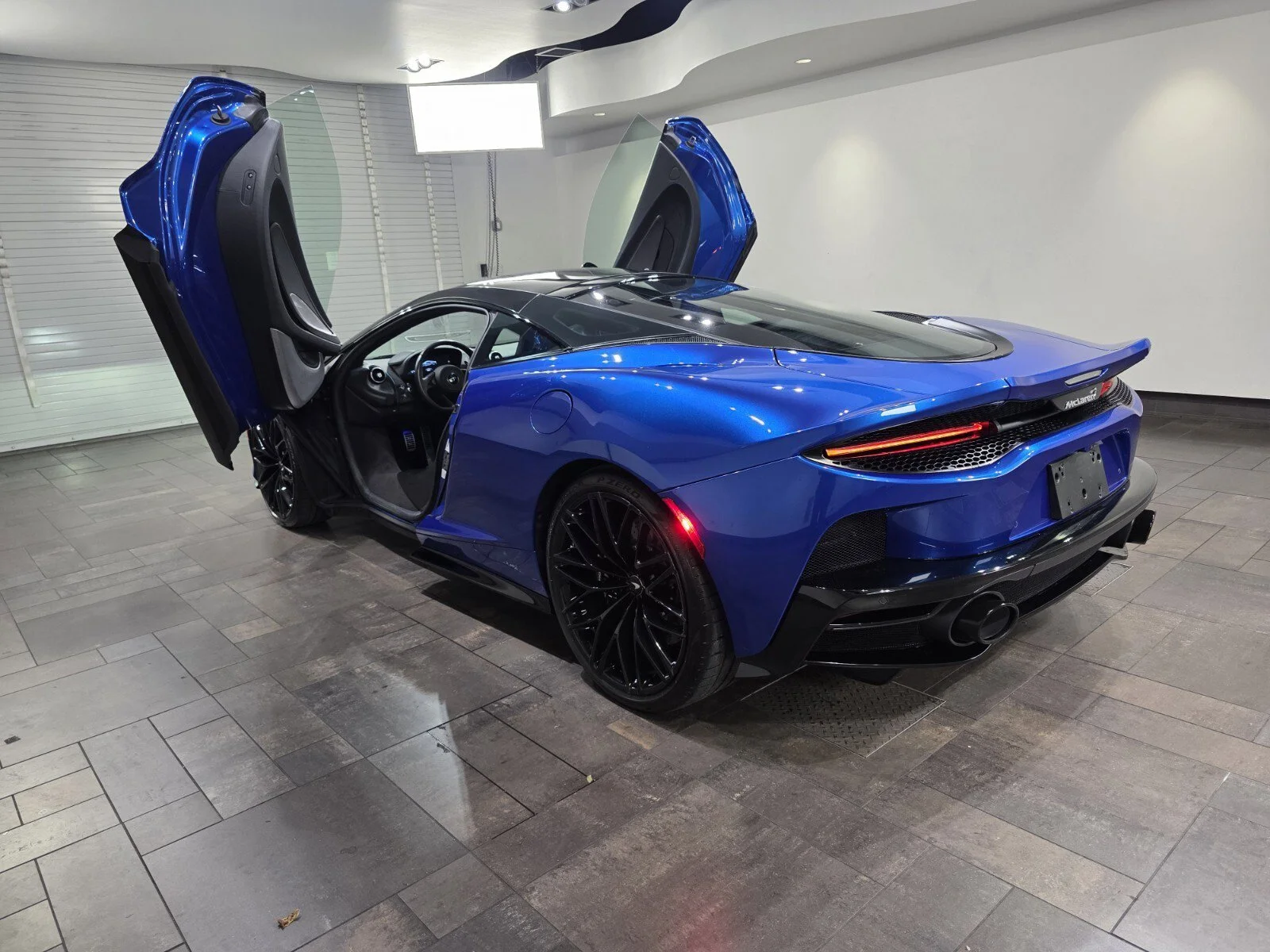 Used 2023 MSO Volcano Blue McLaren  image 22