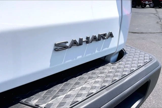 New 2026 Bright White Clear-Coat Exterior Paint Jeep Sahara image 27