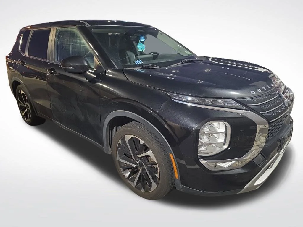 Used 2022 Black Mitsubishi SE image 3