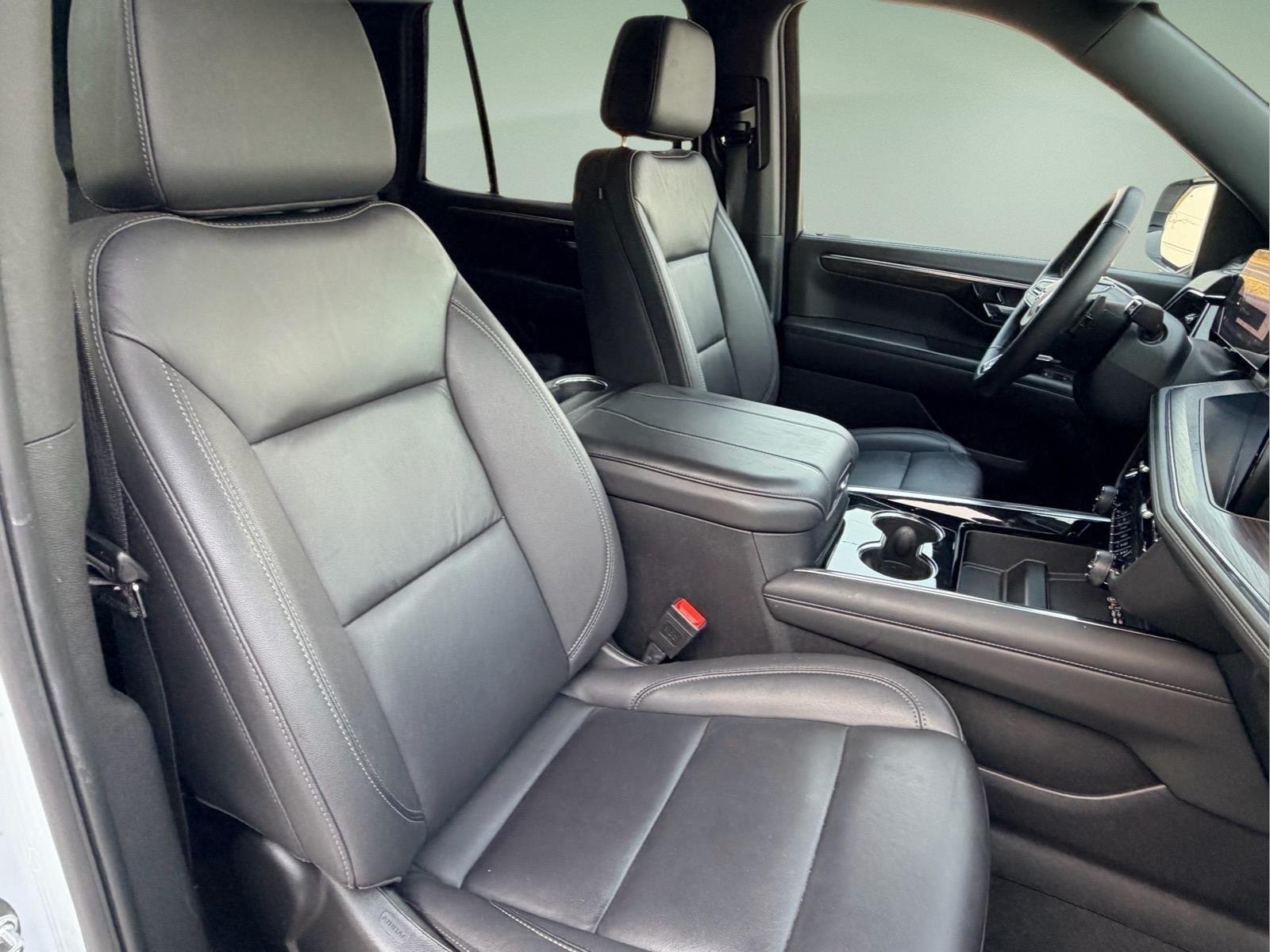 Used 2025 Summit White Chevrolet LT image 19