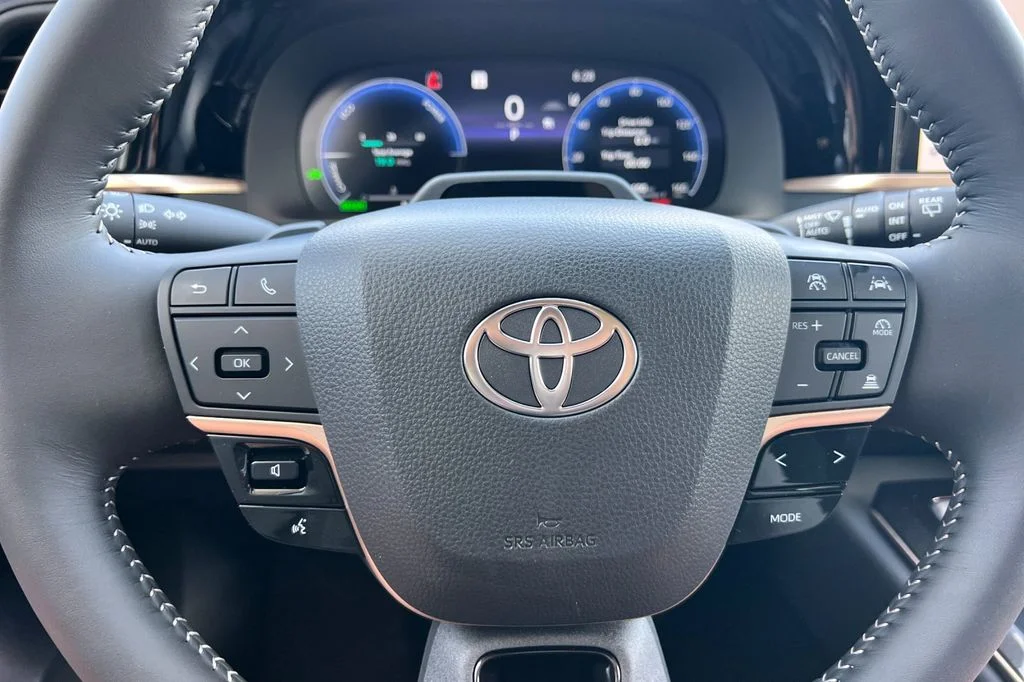 New 2026 Oxygen White Toyota Limited image 27