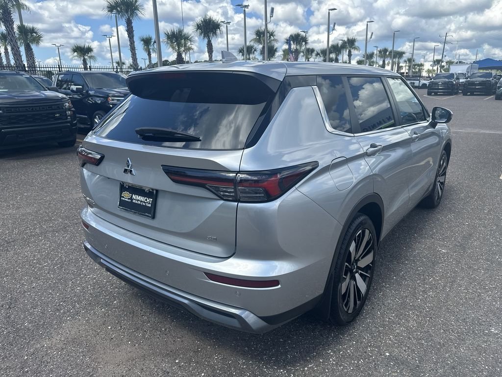 Used 2025 Silver Mitsubishi SE image 16