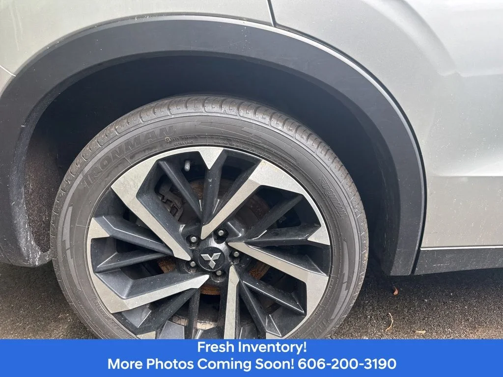 Used 2024  Mitsubishi SE image 5