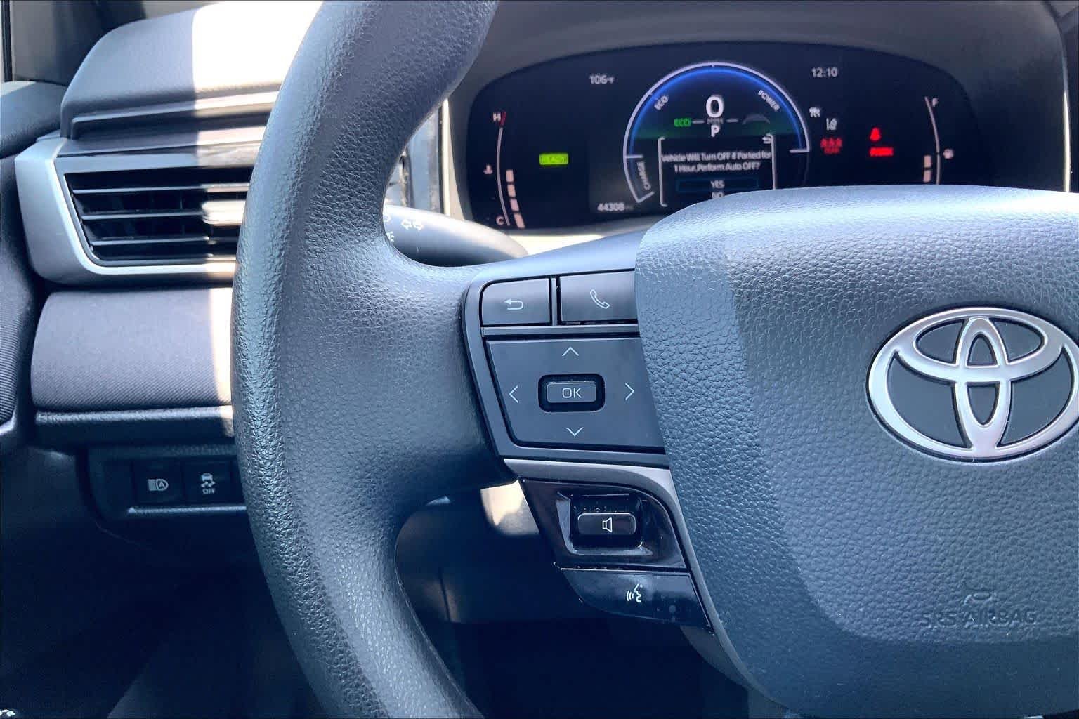 Used 2025 Ice Cap Toyota LE image 45