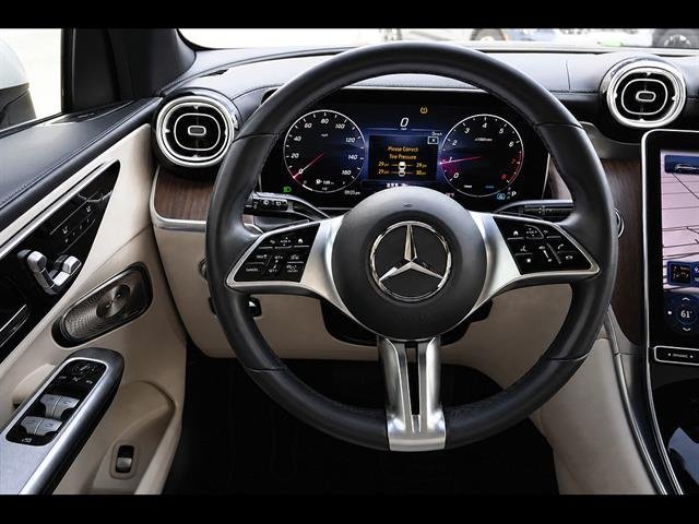 Used 2023  Mercedes-Benz GLC 300 4MATIC® image 19