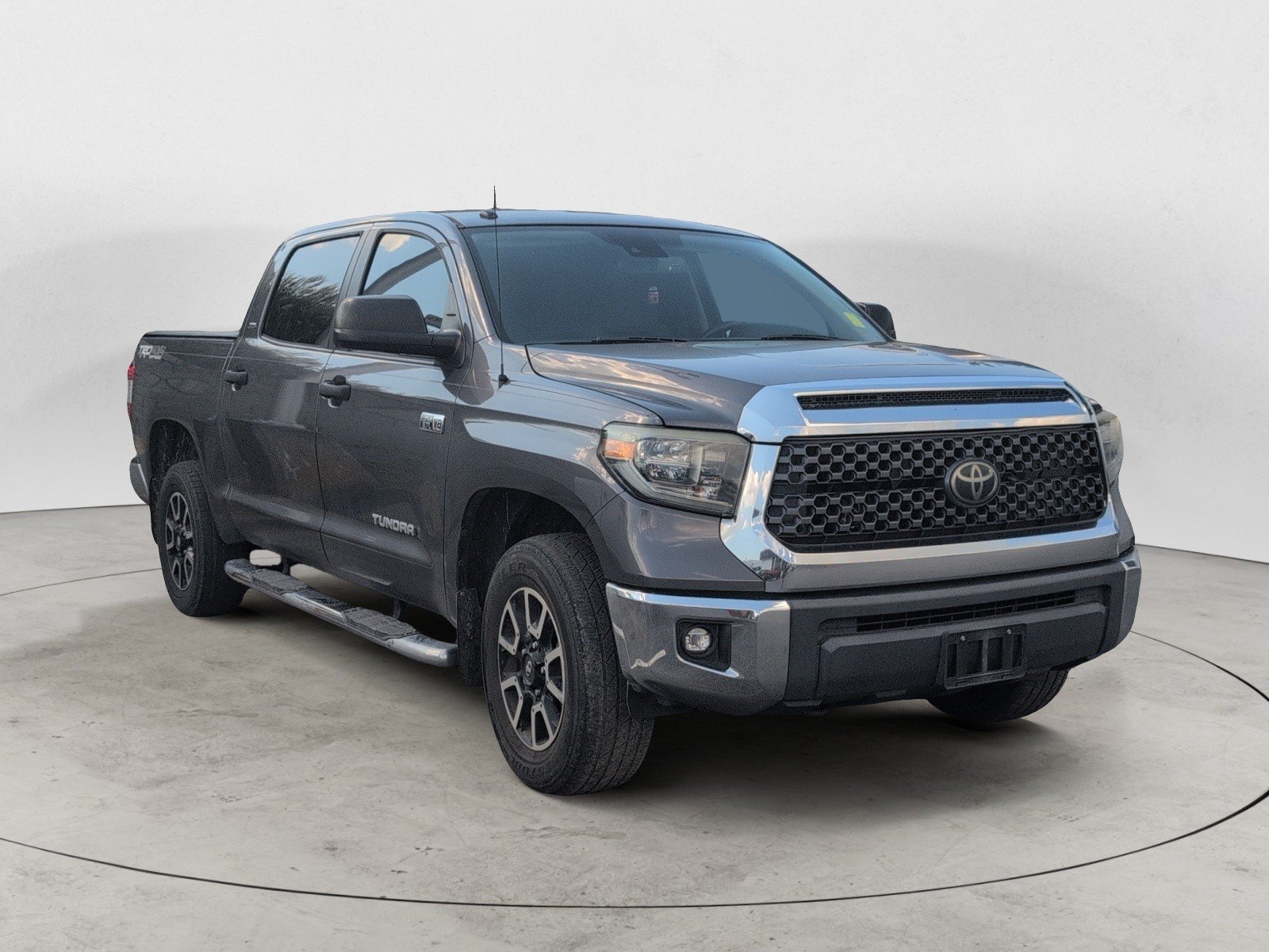 Used 2018 Magnetic Gray Metallic Toyota SR5 image 2