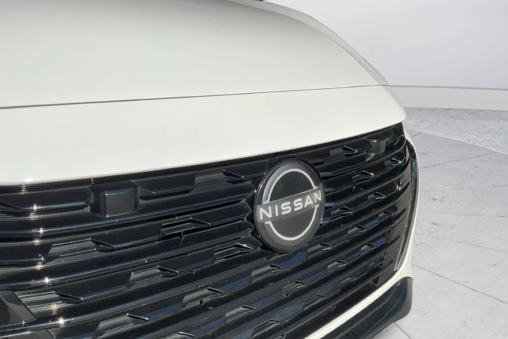 Used 2024 White Nissan S image 27