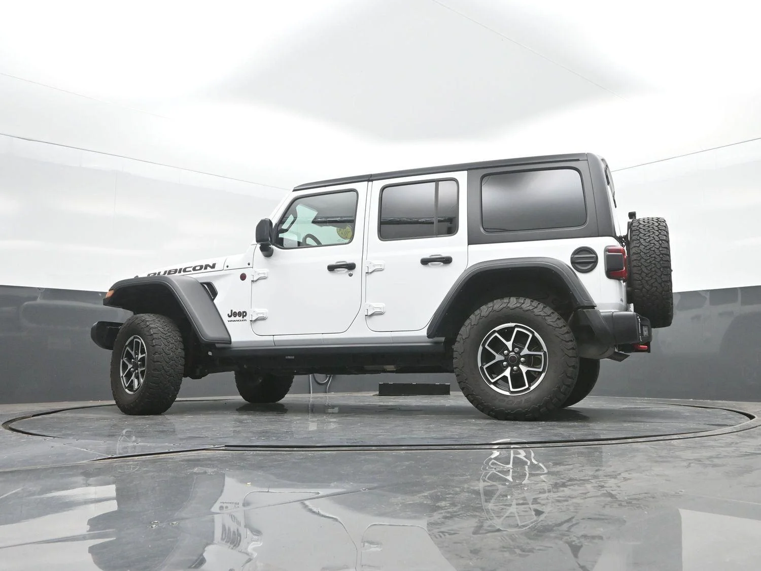 Used 2024 Bright White Jeep Rubicon image 30