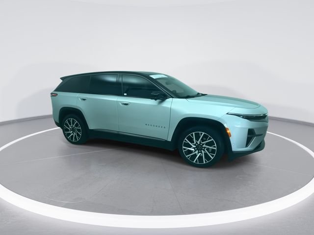Used 2025 Silver Jeep Limited image 2