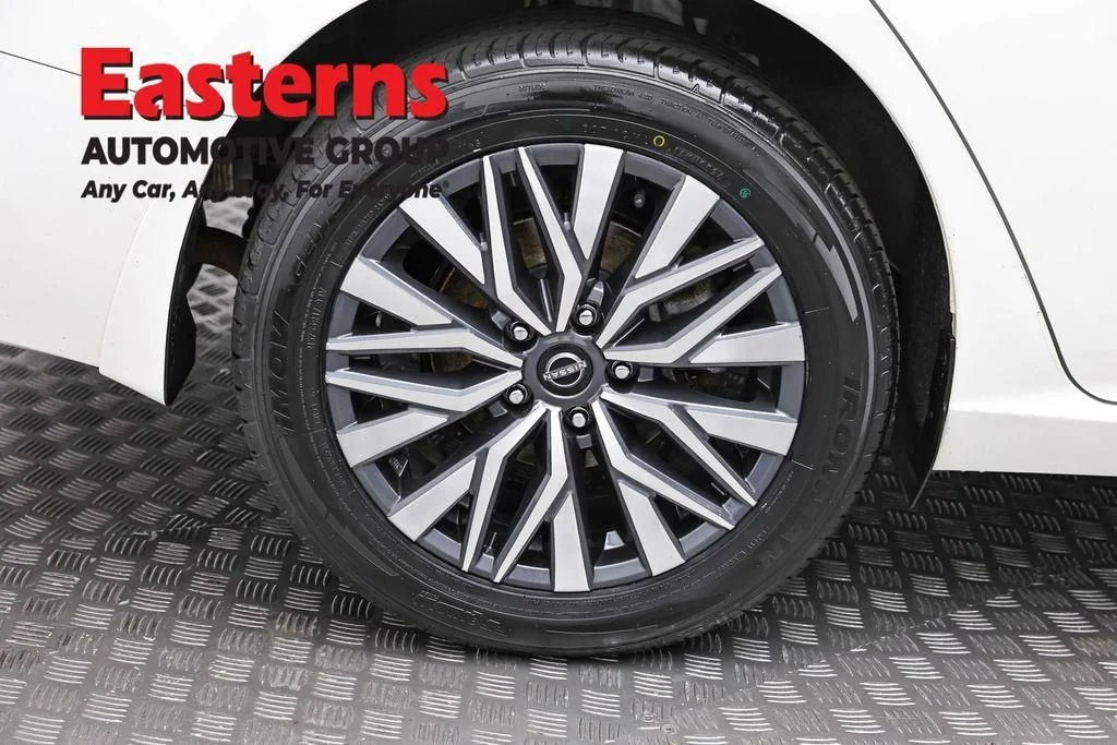Used 2023 White Nissan 2.5 SV image 32
