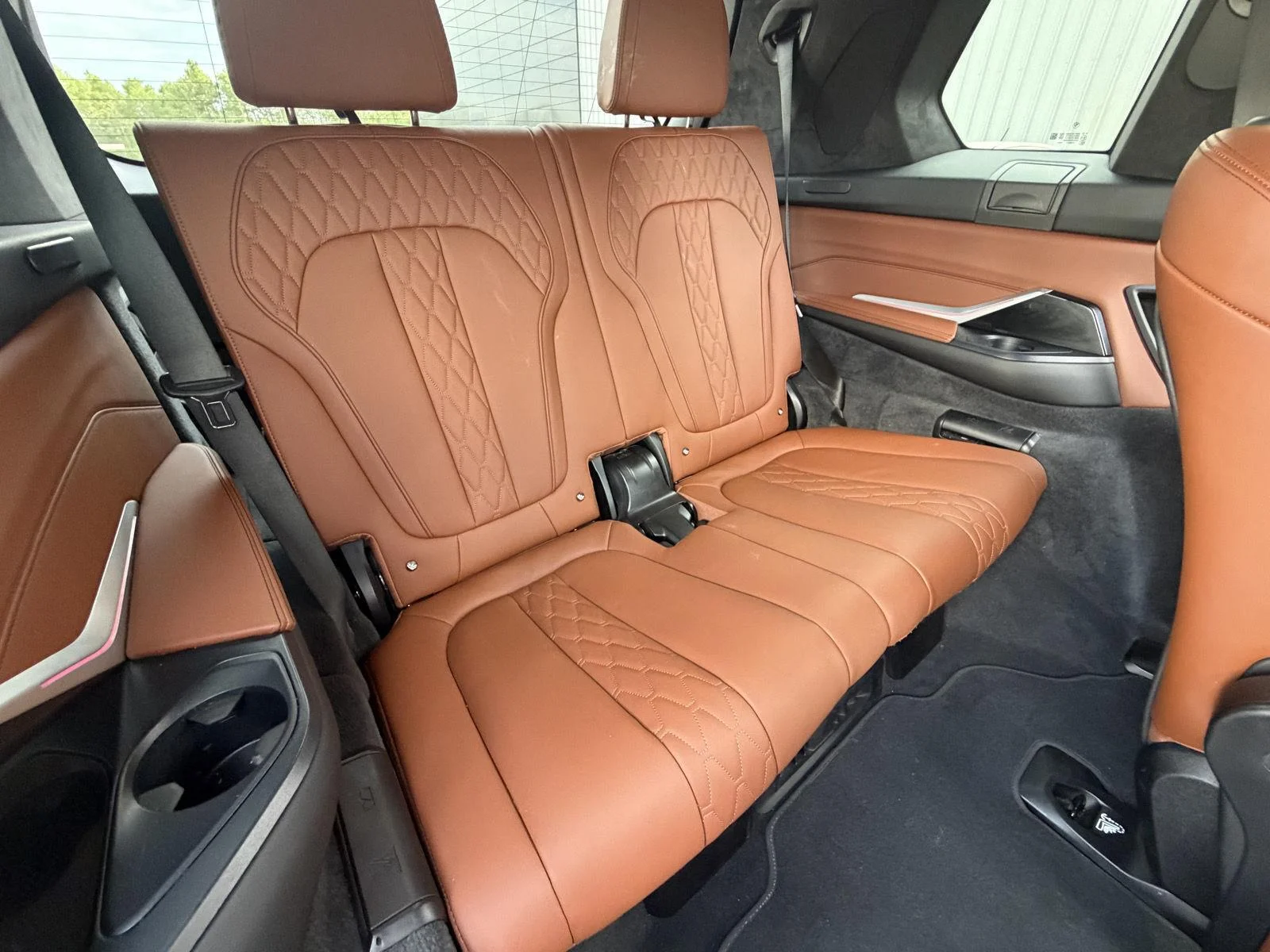 Used 2025 Black Sapphire Metallic BMW M60i image 21