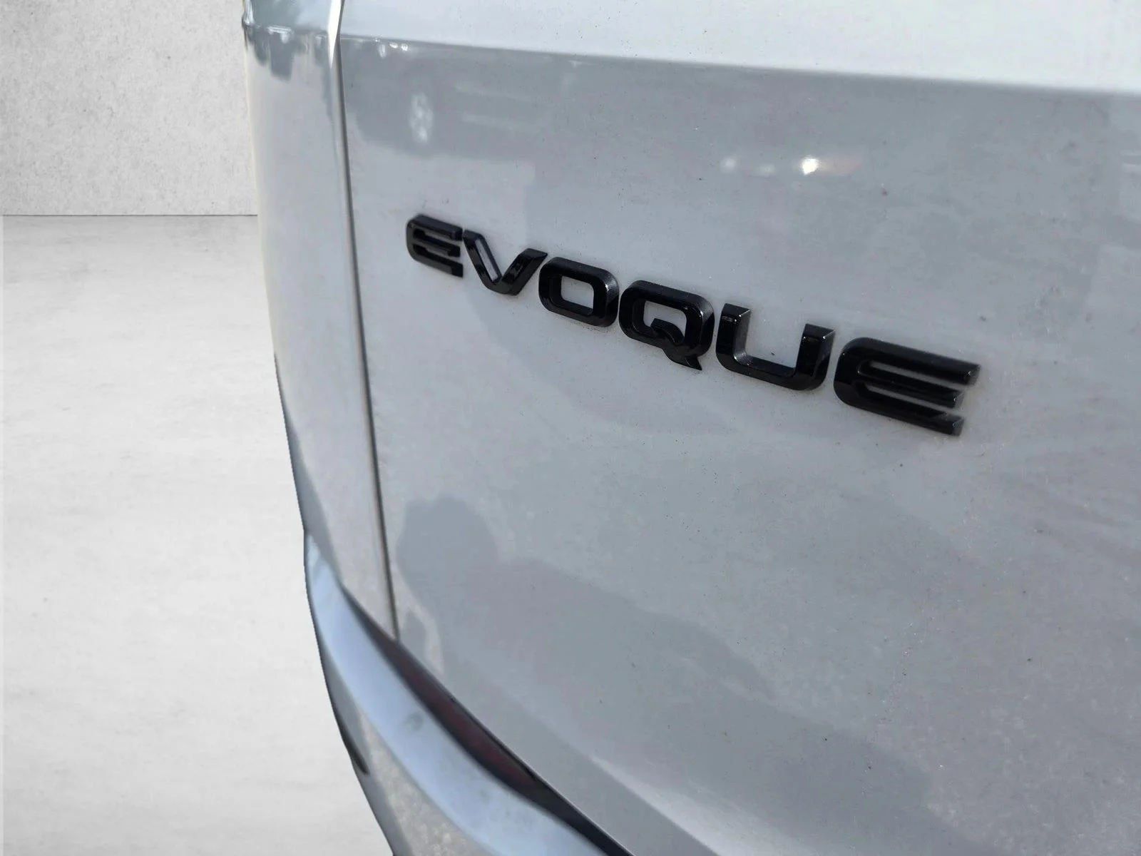 Used 2024 White Land Rover Core S image 20