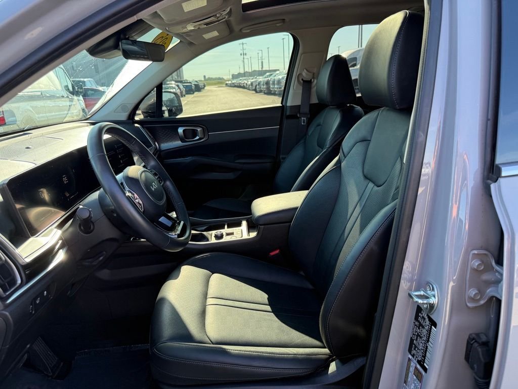Used 2025 Gray Kia EX image 4