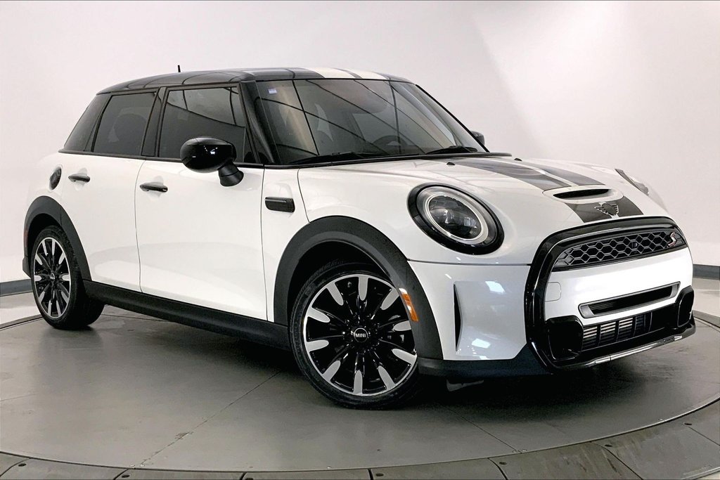 Used 2024 White Metallic MINI  image 33